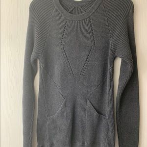 Lululemon sweater size 6